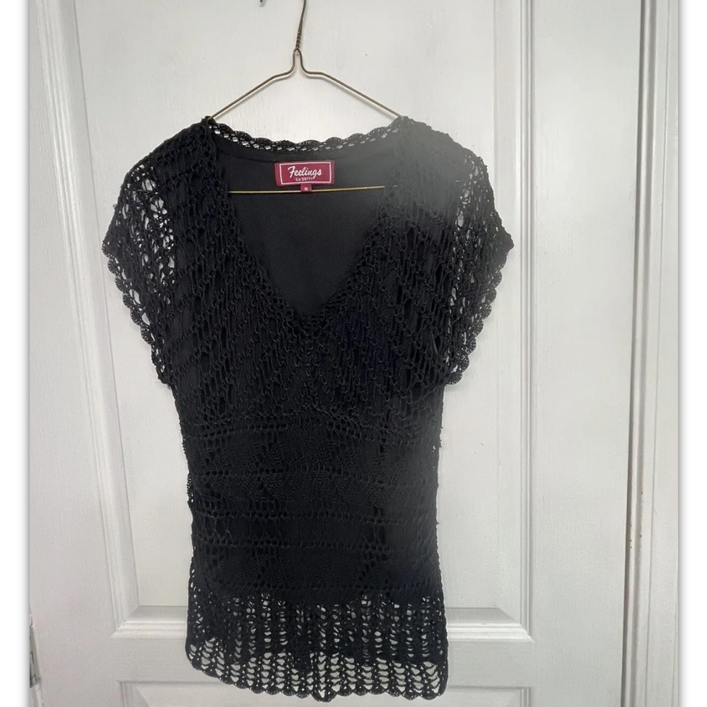 Feelings Women’s Black Crochet Lined Top Size M.  New Without Tags.